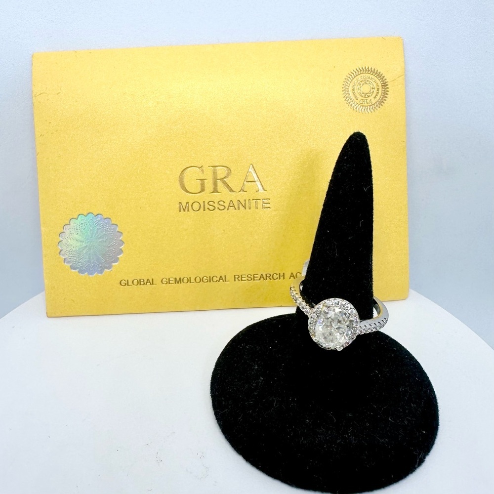 Oval Cut Moissanite Ring 2 Ct GRA Certified 18K 925 Brilliant Halo Ring - Picture 4 of 15